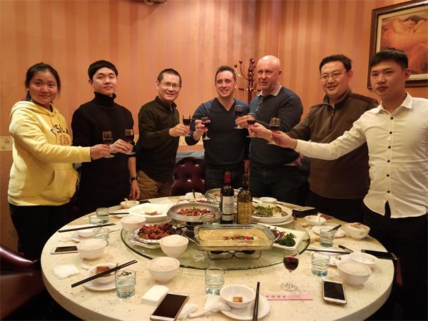 乐梦酒庄生产商皮特先生前来午夜福利在线看总部考察访问